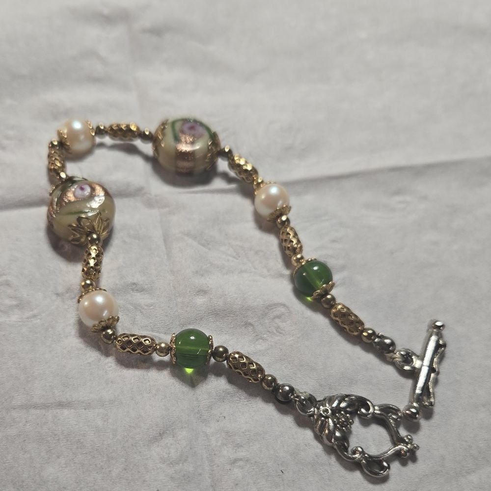 Handmade Beaded Bracelet Green, Pearl and Gold tone. Flowered Beads.